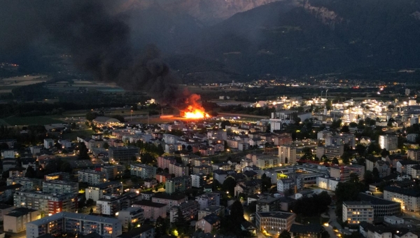 Monthey: l'incendie qui a touché un entrepôt ce samedi soir est éteint